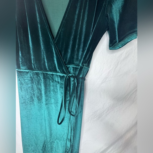 Lulus Amour Green Velvet Wrap Dress Size M High Low Short Sleeve Stretch Knit - Picture 5 of 7
